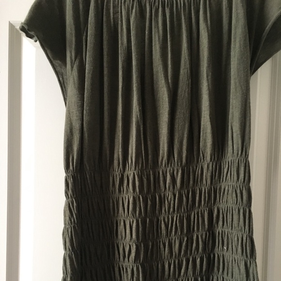 DKNY Stretchy Top - So flattering! - Picture 8 of 8